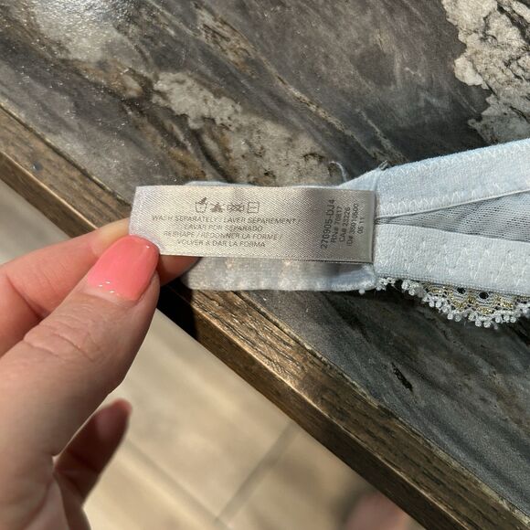 Victoria's Secret Lace Bras in Cream and Pink - Picture 6 of 12